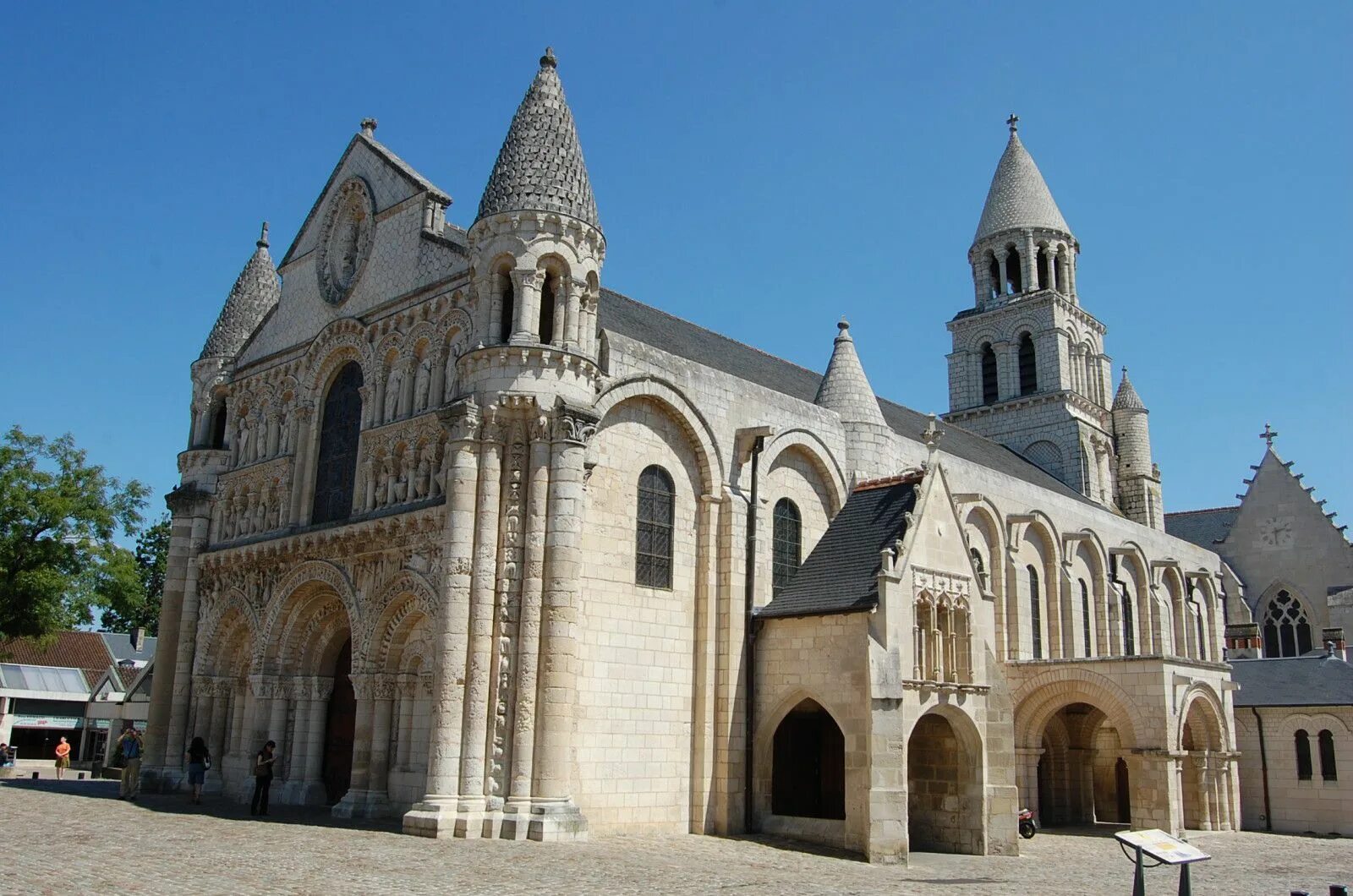 Церковь в Пуатье. Церковь Нотр-дам-ля-Гранд, Франция.