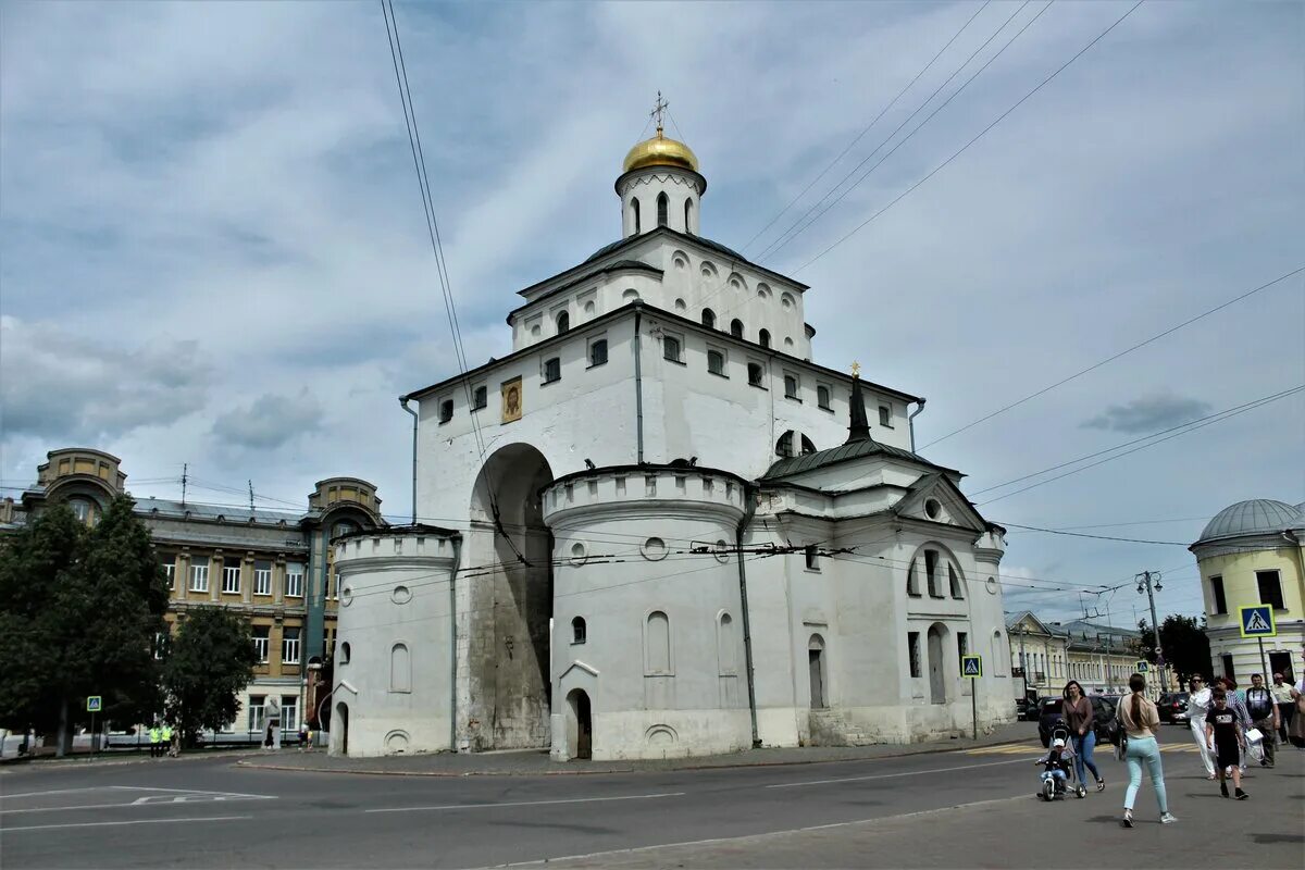 В каком городе находится памятник золотые ворота. Золотые ворота во Владимире 1158-1164. Золотые ворота во Владимире 12 век. Золотые ворота во Владимире ЮНЕСКО.