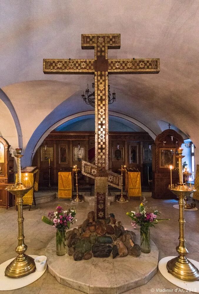 Храм Сергия Радонежского в Крапивниках. Кийский крест Патриарха Никона. Храм Сергия Радонежского в Крапивниках Кийский крест. Кийский крест в Москве.