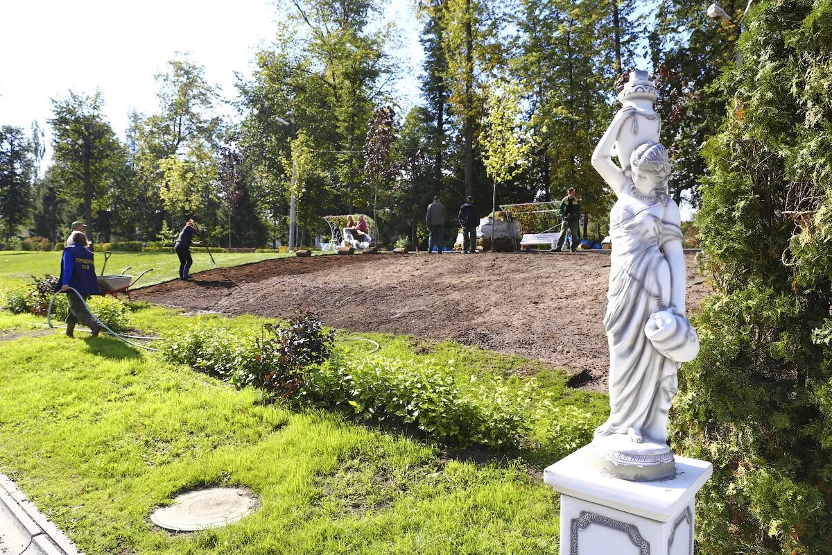 Сады тверь. Горсад Тверь. Горсад сад Тверь. Городской парк в Горсаду в Твери. Парковая скульптура Горсад Тверь.