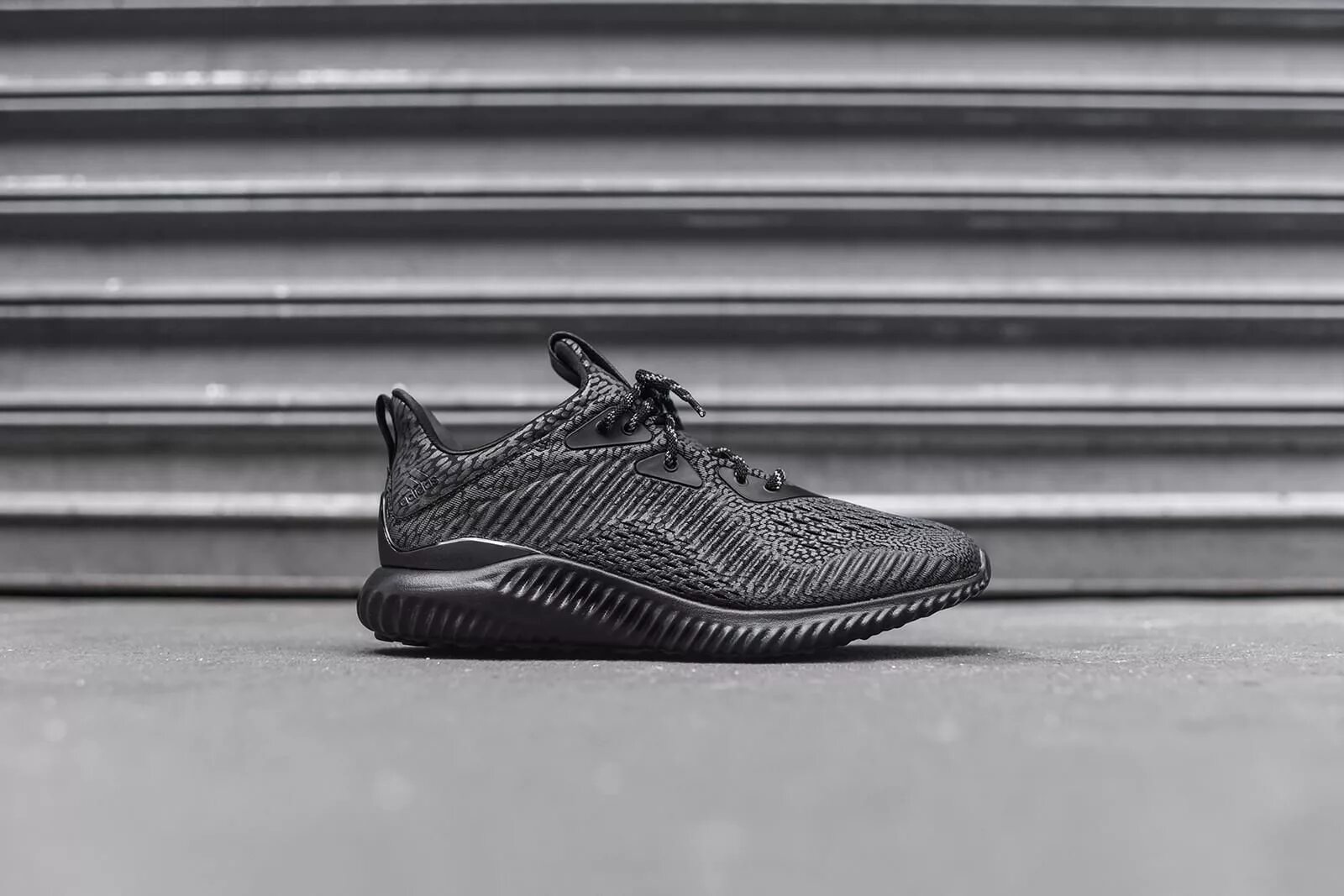 Кроссовки adidas alphabounce. Кроссовки адидас Альфа баунс. Адидас Альфа баунс мужские. Адидас Альфа баунс черные. Alpha Bounce кроссовки adidas.