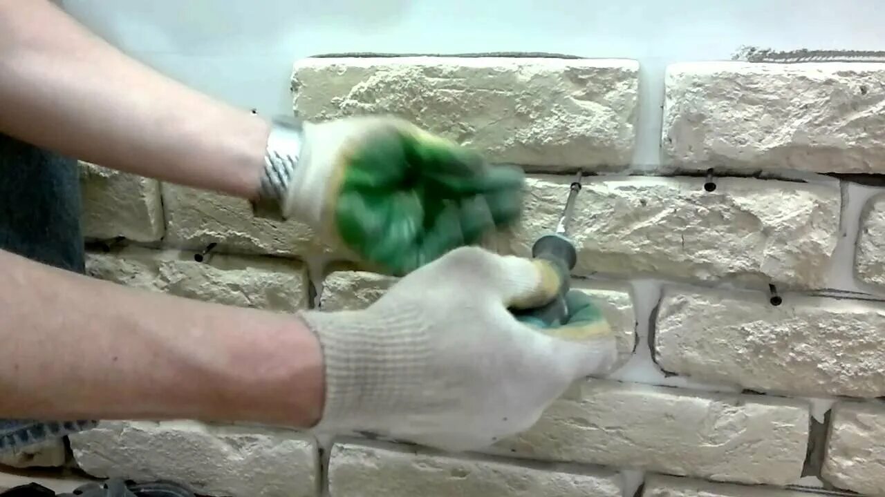 Как покрасить декоративный кирпич из гипса. Искусственный камень из гипса. укладка декоративного кирпича. декоративный камень из цемента. покраска декоративного камня из гипса.