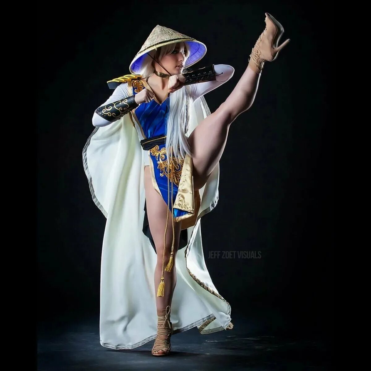 Raiden cosplay. MK 11 Рейден косплей. Рэйден Геншин косплей. Рейдан косплей мортал. Рейден мортал комбат косплей.