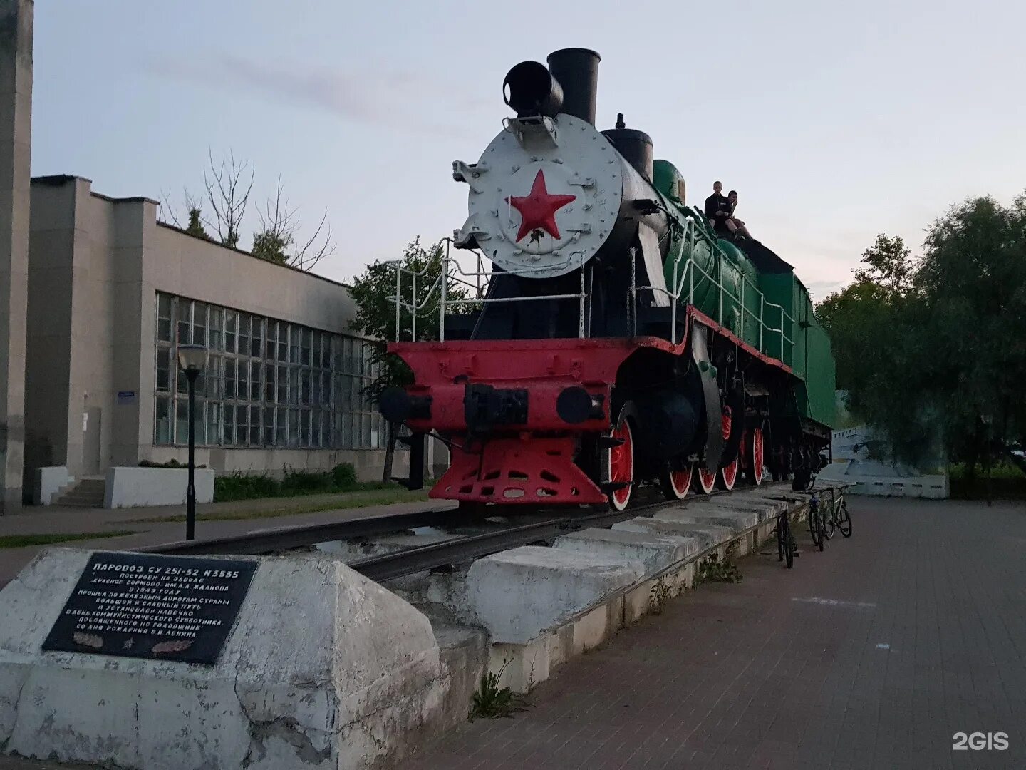 Сормово лукино. Памятник паровозу красное сормово. паровоз в сормово нижний новгород. памятник паровозу в сормове нижний новгород. красное сормово паровоз.