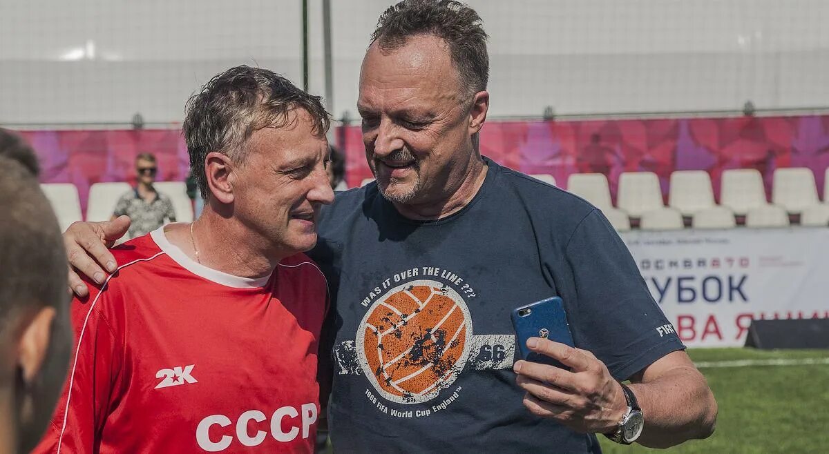 1971 г. Бобби Чарльтон и Лев Яшин. 2020 Советский футбол (Футбол СССР) ВКонтакте