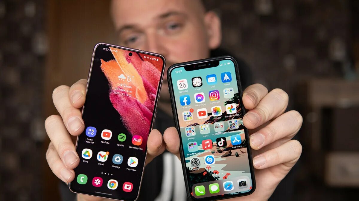 Сравнение iphone 15 pro и samsung s24. Galaxy s21 vs iphone 11pro. Samsung s21 vs iphone 11. Iphone 11 vs Samsung s21 Ultra. Samsung s10 5g vs iphone 8 Plus.