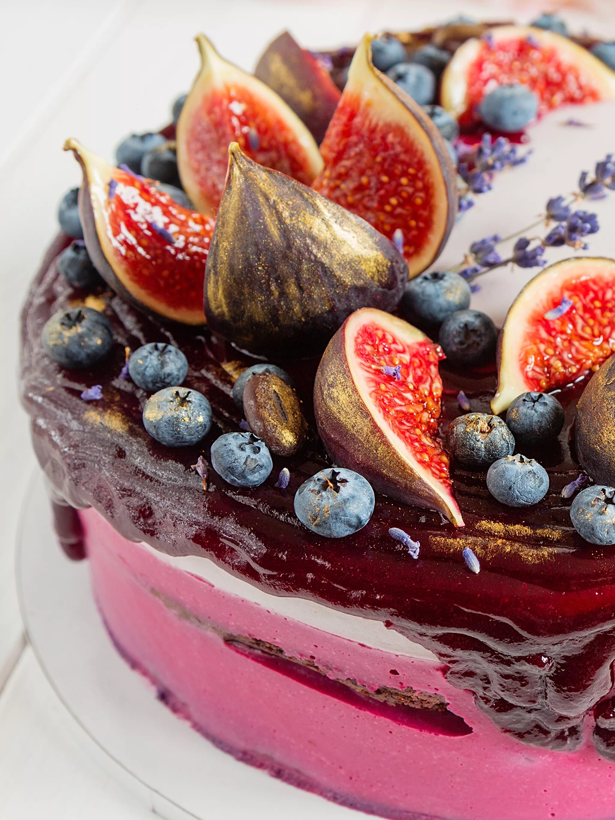Оформление торта инжиром One for the grown ups! Chocolate hazelnut dacquoise with figs #cake #love Christ