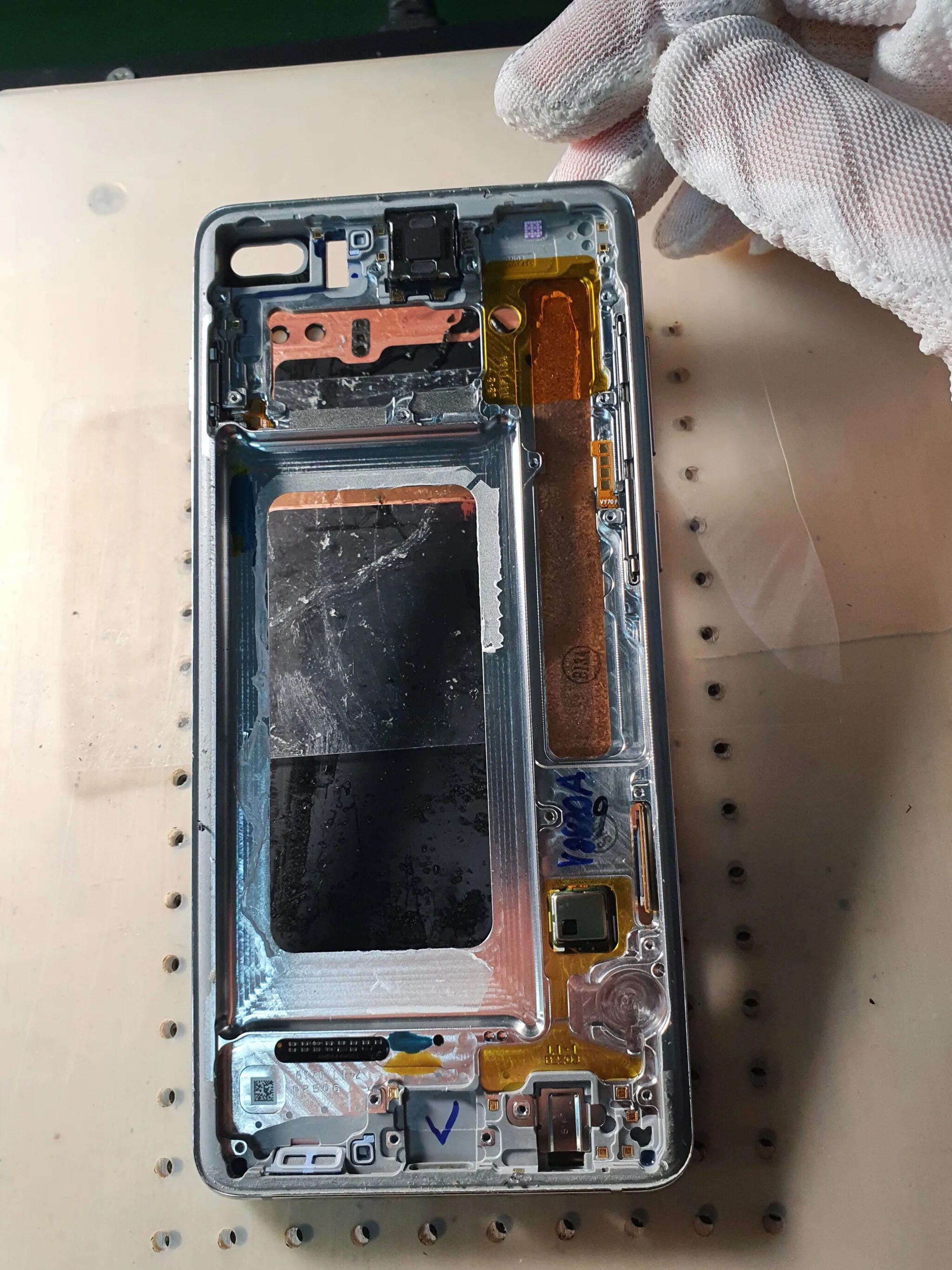 Замена стекла с 23. Проклейка дисплея samsung s22 ultra. разбитый самсунг s22. замена дисплея на самсунг s10. починить самсунг.