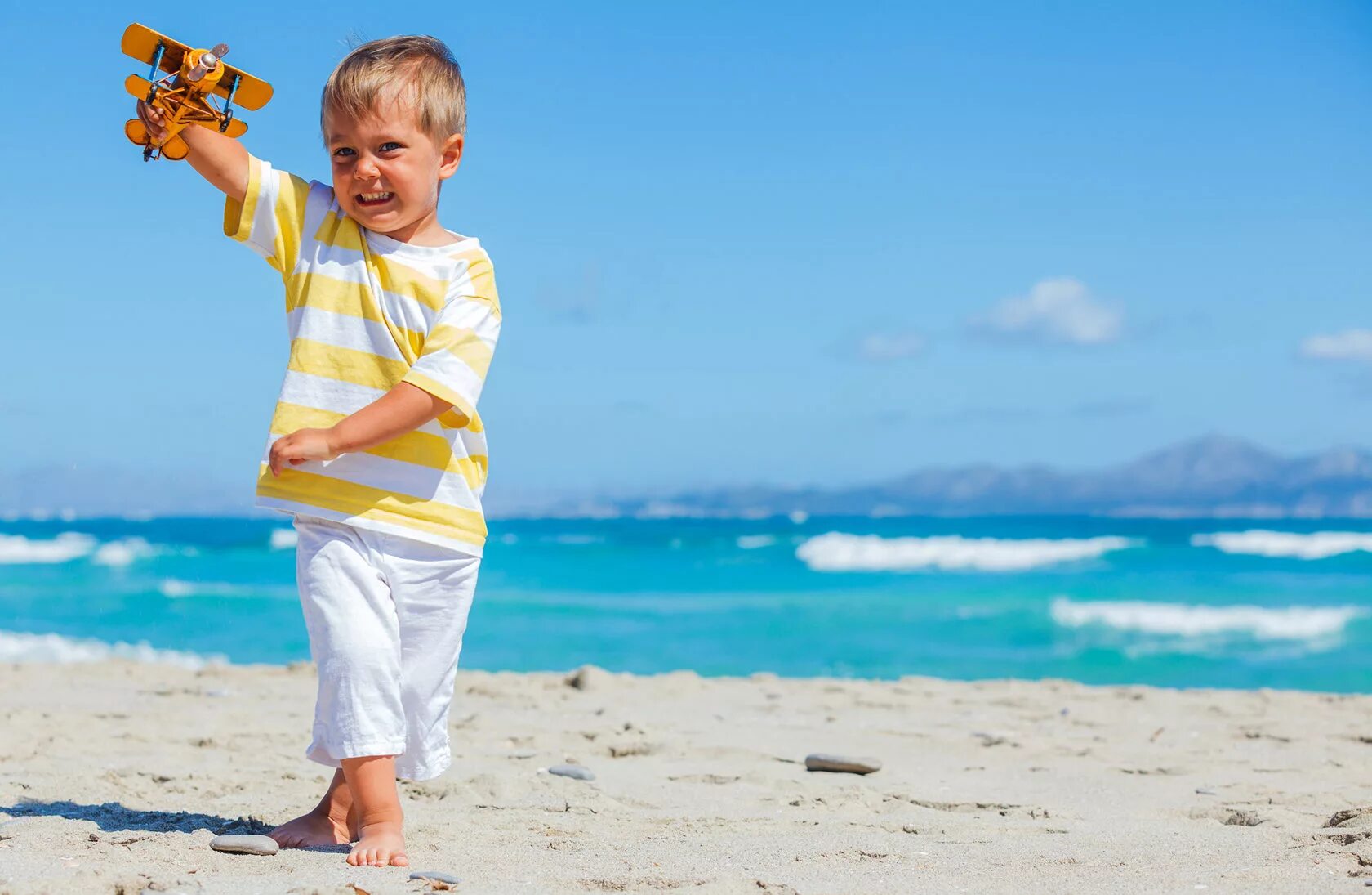 лето дети море. дети на берегу моря. дети на море. лето дети море. лето дети море.