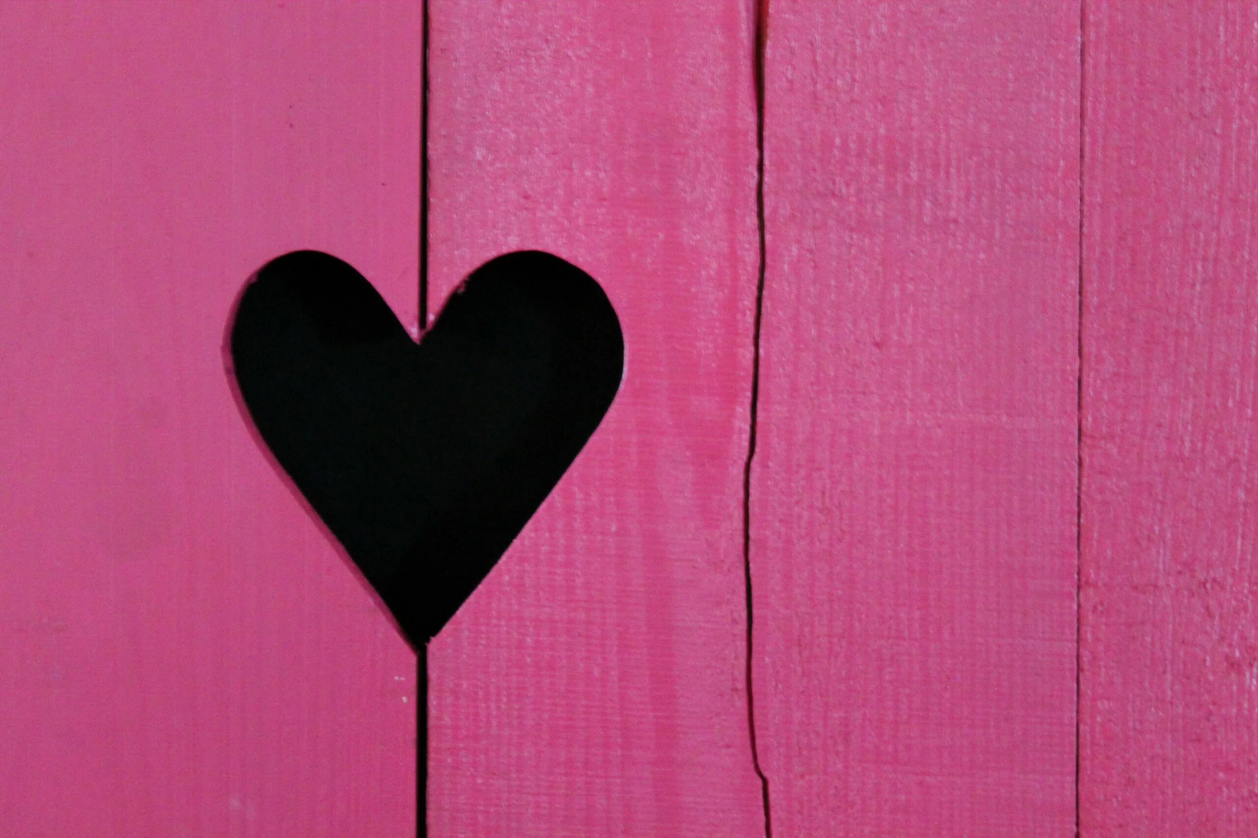 Сердечки на день валентина. Обои на телефон сердце. Нежное сердце. Разбитое сердце обои. Половина сердца красного цвета.