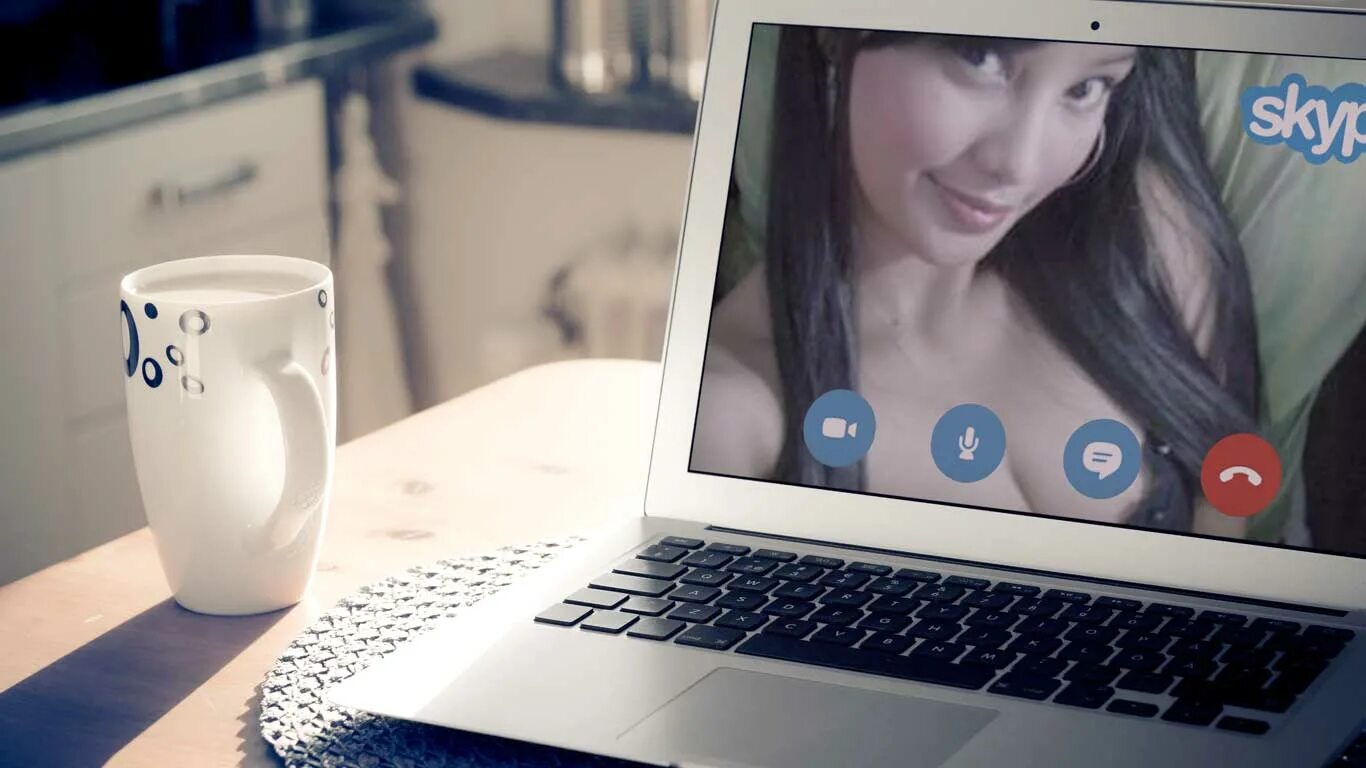 Девушка по скайпу. Девки по скайпу. Разводы девушек по скайпу. Видеоконференция в скайпе. Подруга по скайпу.