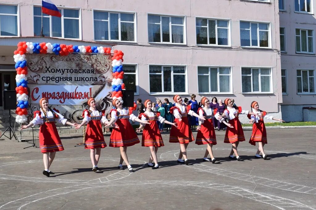 Погода станица хомутовская. Хомутовская школа Новодеревеньковский район. Хомутовская СОШ Орловской области. Новодеревеньковский район школа. Хомутово Орловская область школа.