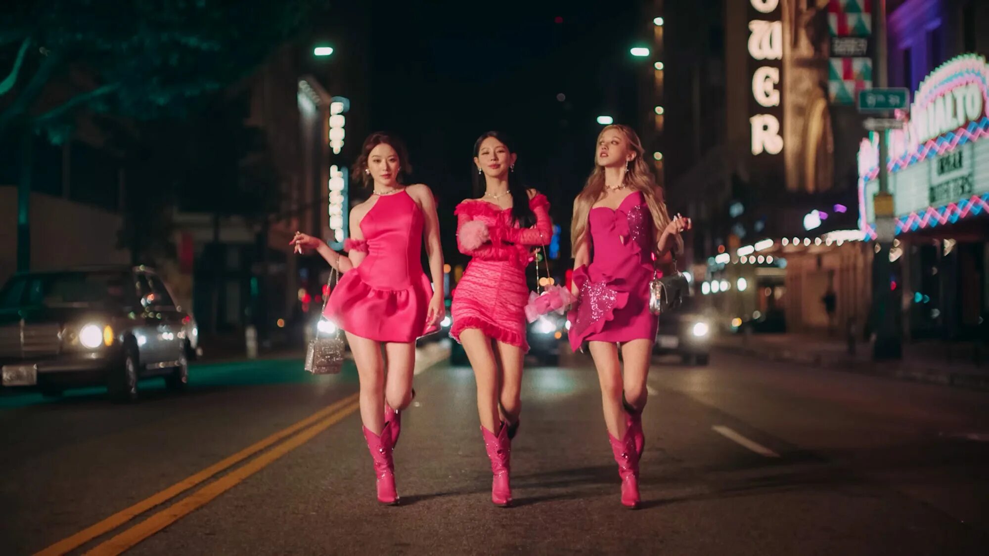Супер леди айдл 1 час. Клип super lady g idle. g idle 2025 super lady. g idle super lady album. фон клипа супер леди айдл.