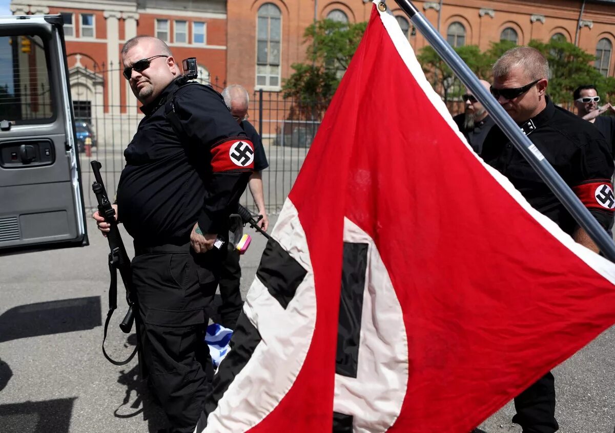 Неонацисты. Финские неонацисты. Неонацисты 2020. Знамя неонацистов.