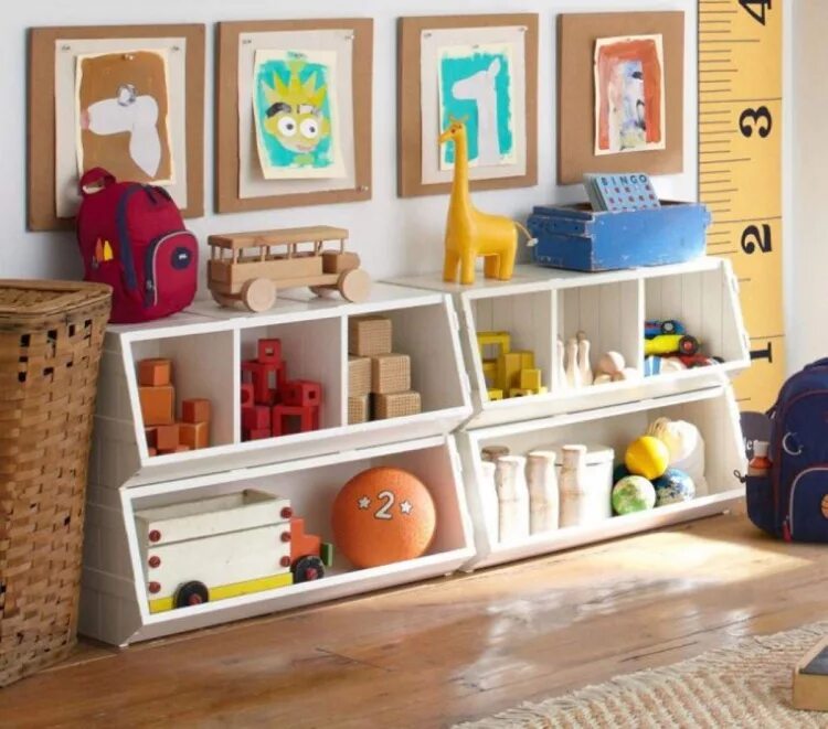 На 2 полки в шкафу дети. Стеллаж для игрушек. Детские стеллажи для игрушек. Идеи для хранения игрушек. Хранение детских игрушек идеи.