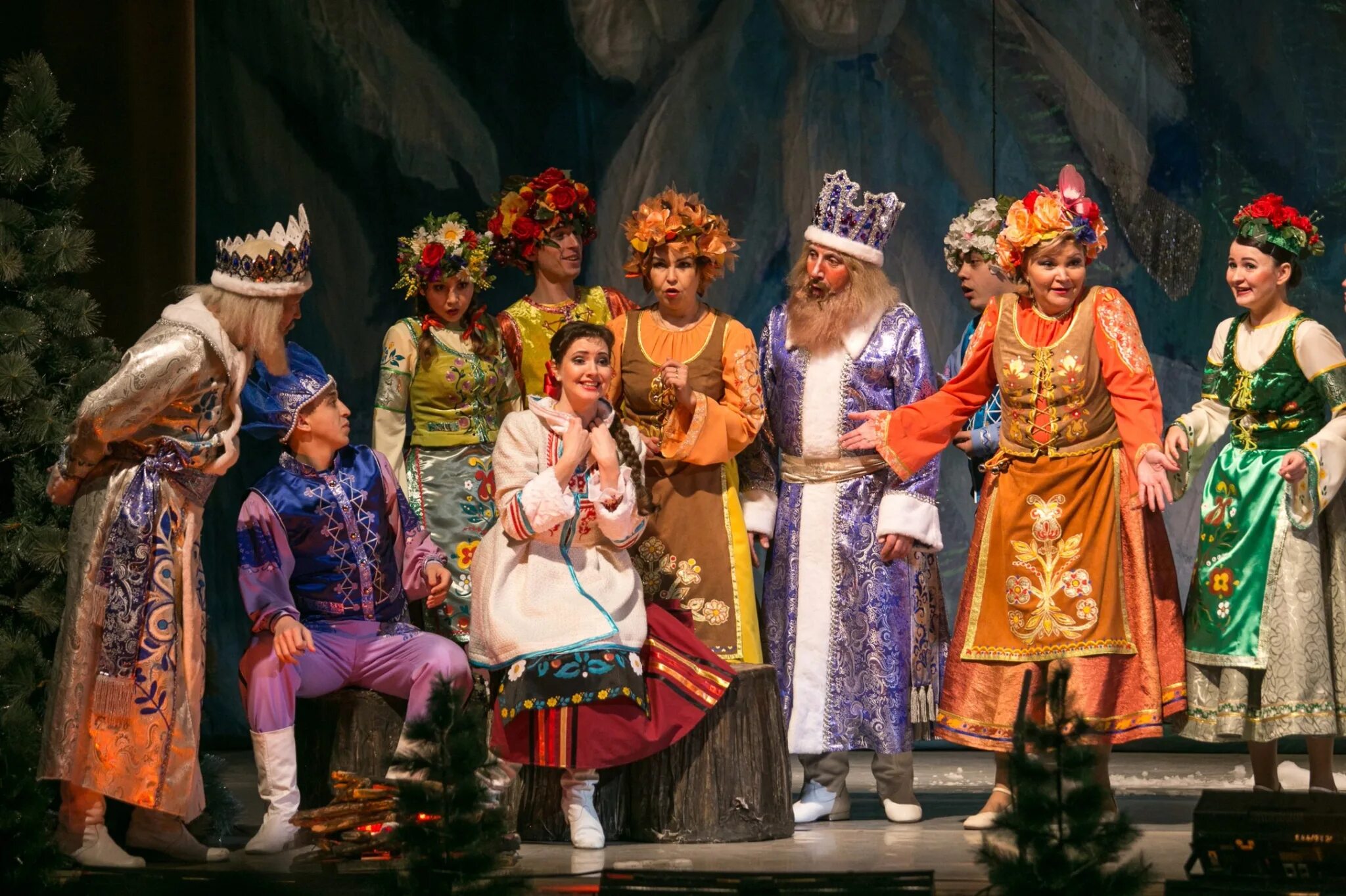 12 месяцев чебоксары театр оперы. театр оперы и балета чебоксары сцена. 12 месяцев чебоксары театр оперы. в. в баскин 12 месяцев.