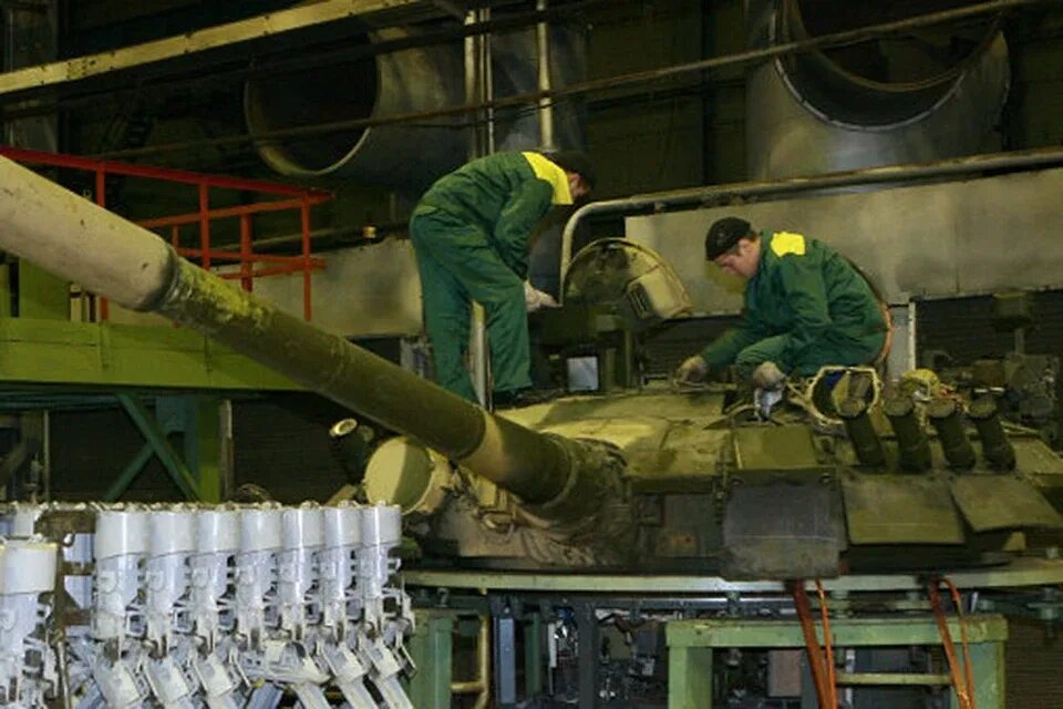 Т-80бвм. Танковый завод омск новости. Омский завод транспортного машиностроения. Танковый завод омск. Омский завод транспортного машиностроения.