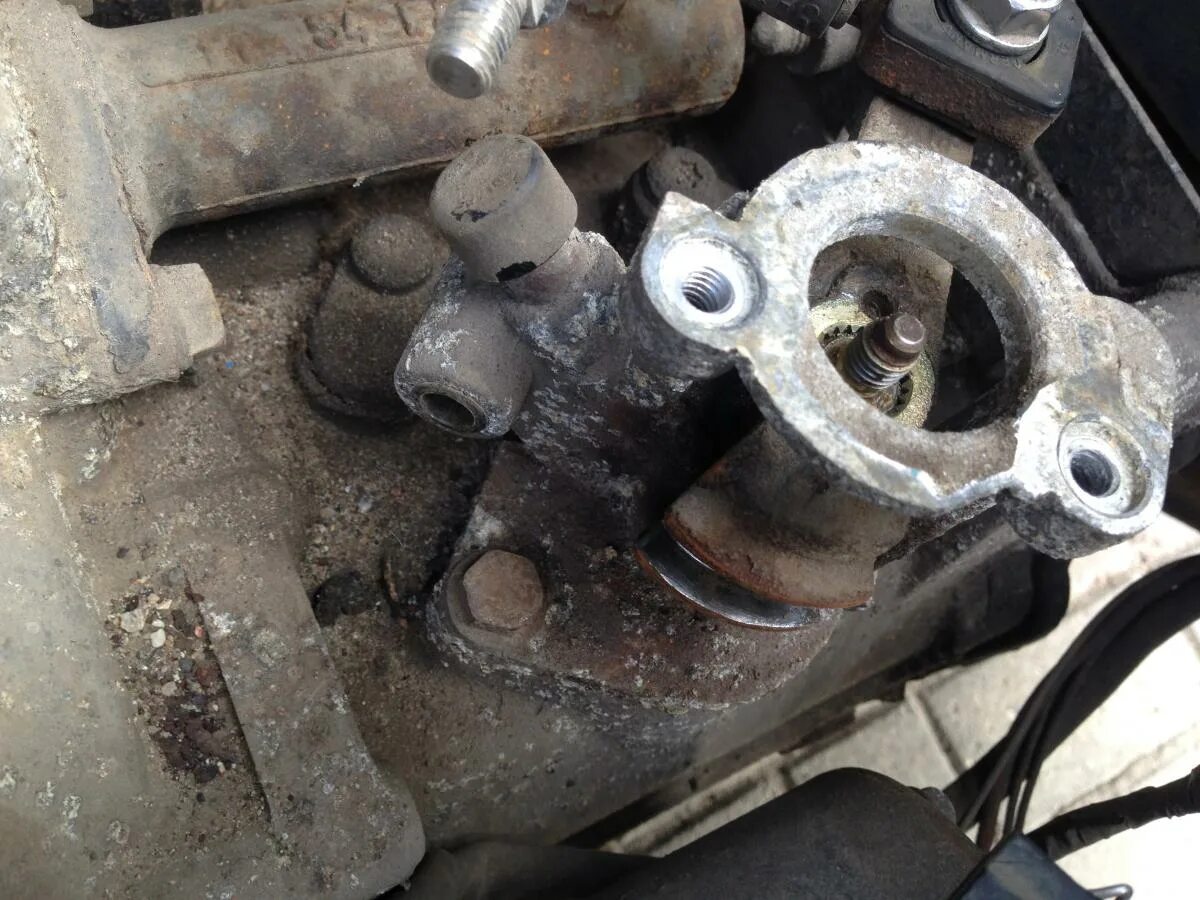 6. 5 передача шевроле авео 1. Фиксатор задней скорости каризма. Плохо включается задняя передача на фольксваген пассат б3. Кулиса ховер н5.