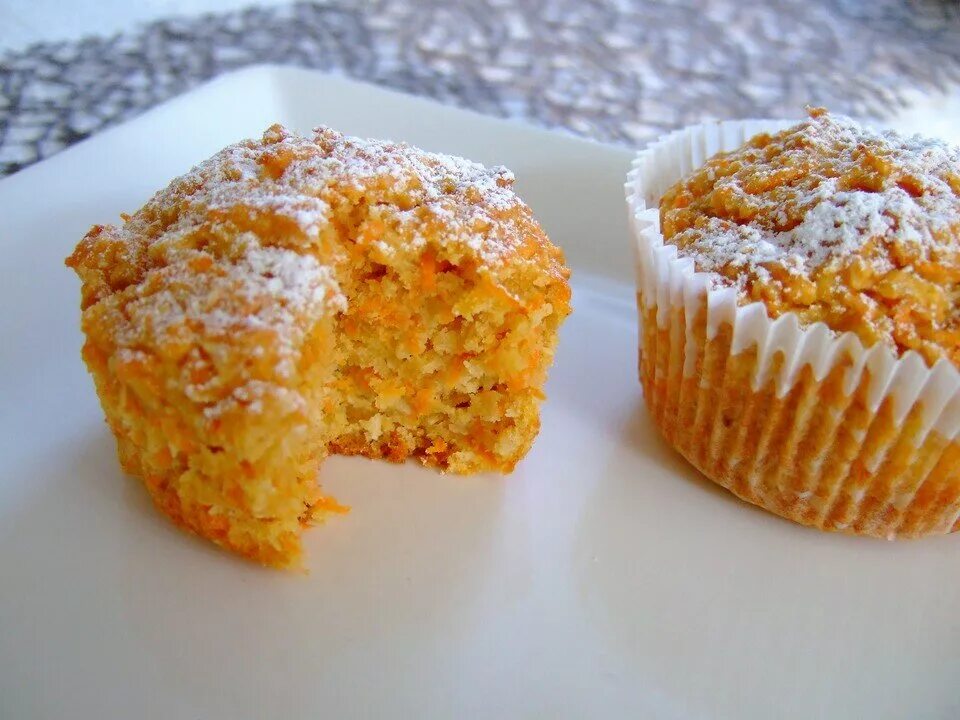 Морковный кекс рецепт простой и вкусный. Морковный кекс рецепт. Морковный кекс. Морковный кекс с орехами. Морковно банановый кекс.