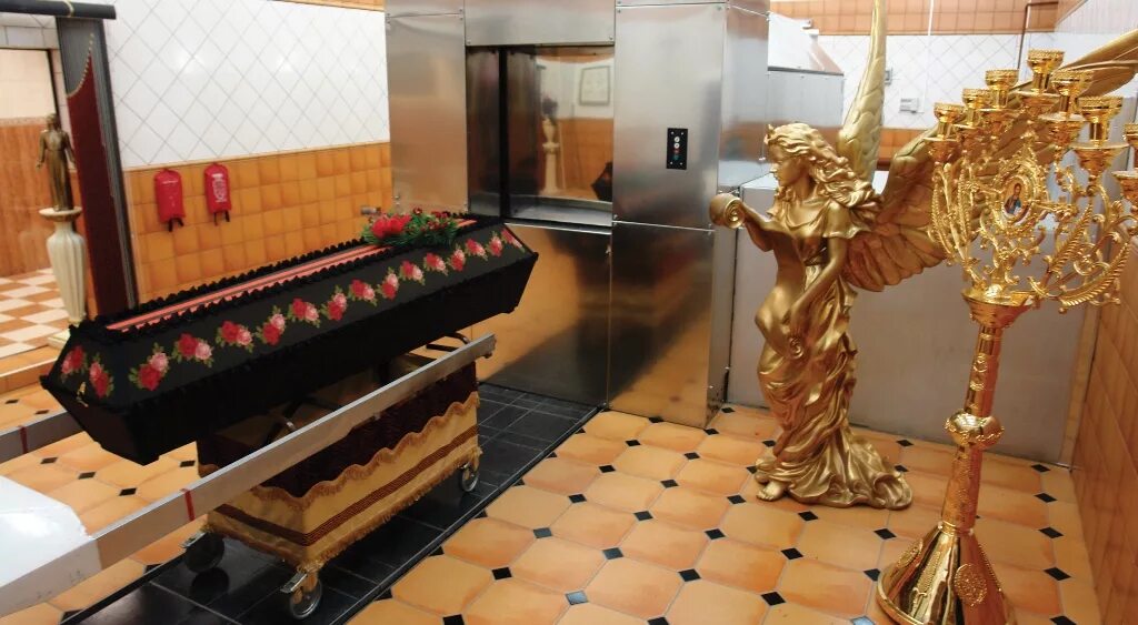 Крематории гроб. Крематорий фото. Крематорий в Краснодаре. Магнитогорский крематорий.