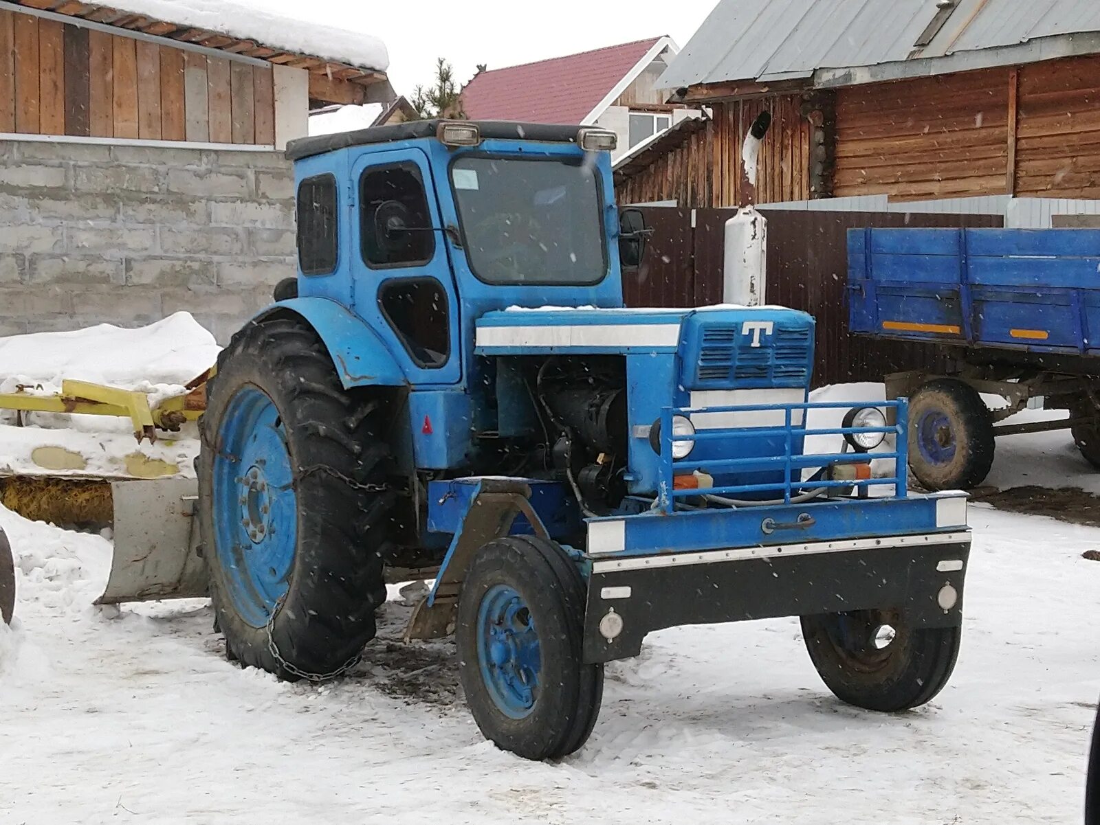 Тракторная екатеринбург. Трактор Урал 1340. Трактор Урал ft 80. Трактор Урал ft 90. Тюнингованный трактор.