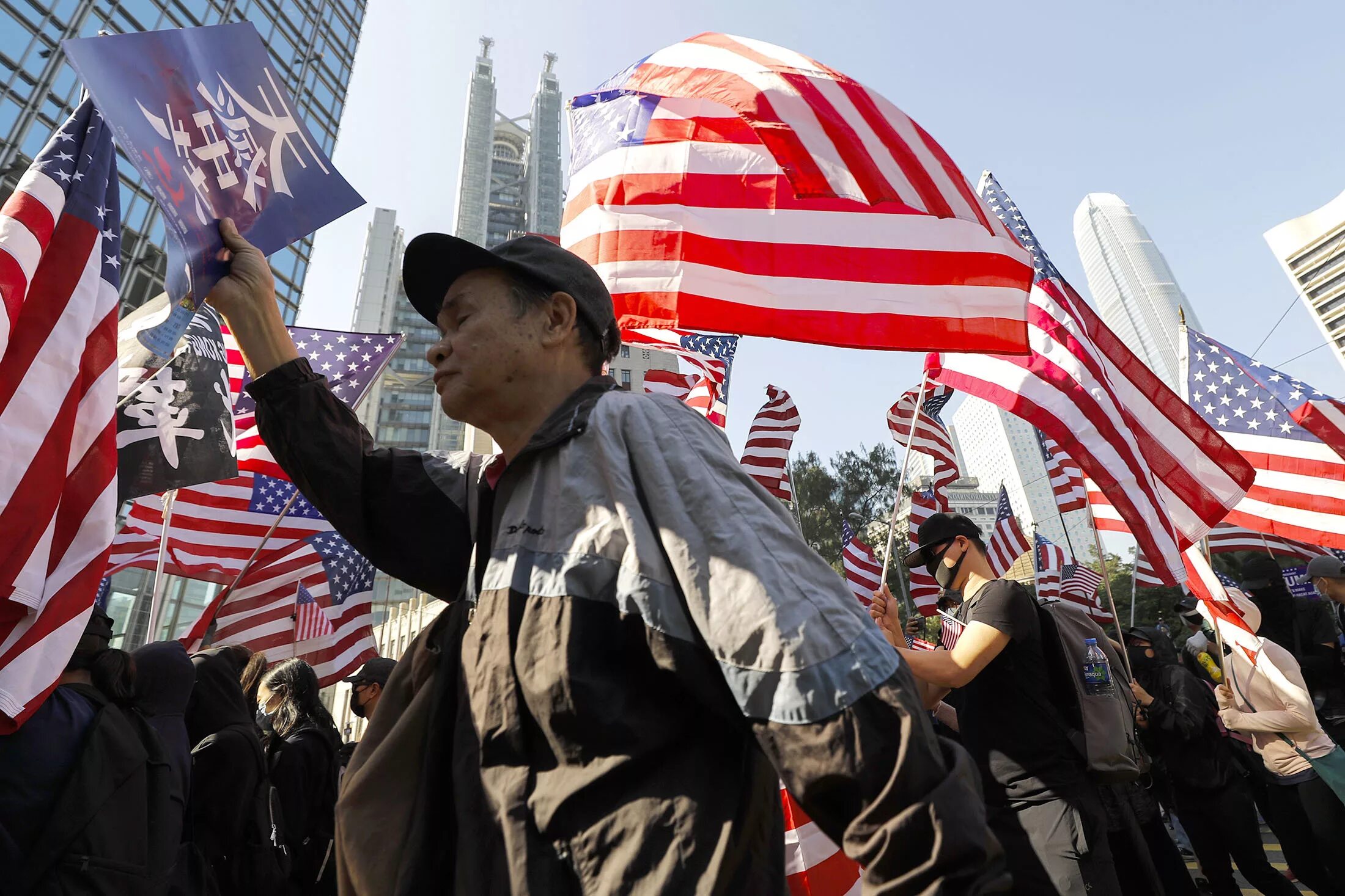 Здание посольства сша в москве. Что теперь будет в сша. Политическая ситуация в сша. Дональд трамп 2001. Что теперь будет в сша.