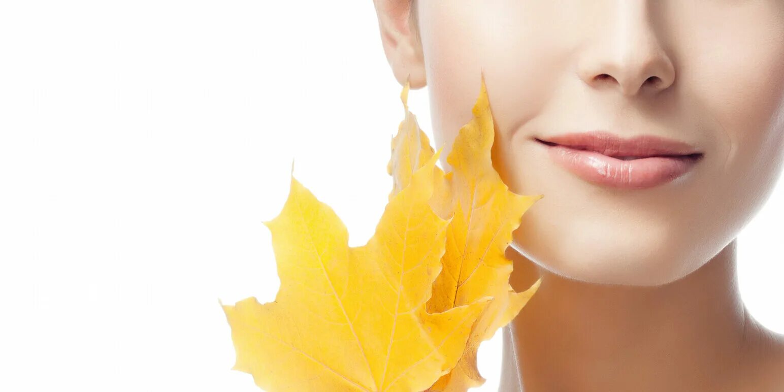 Косметолог листья. Девушка с оливковой кожей эстетика. Косметолог листья. Косметолог листья. Косметология баннер.