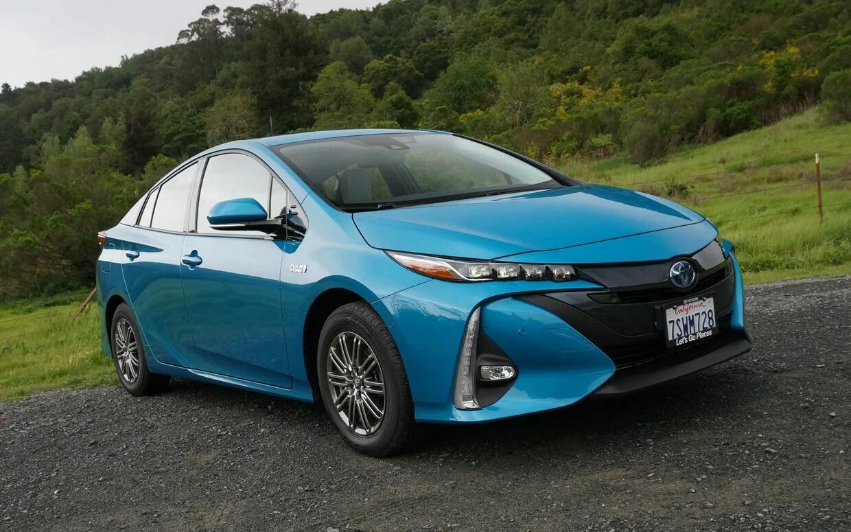 Toyota hybrid 2025. Тойота приус гибрид 2025. тойота приус 2025. toyota prius hybrid 2025. тойота приус phv 2025.