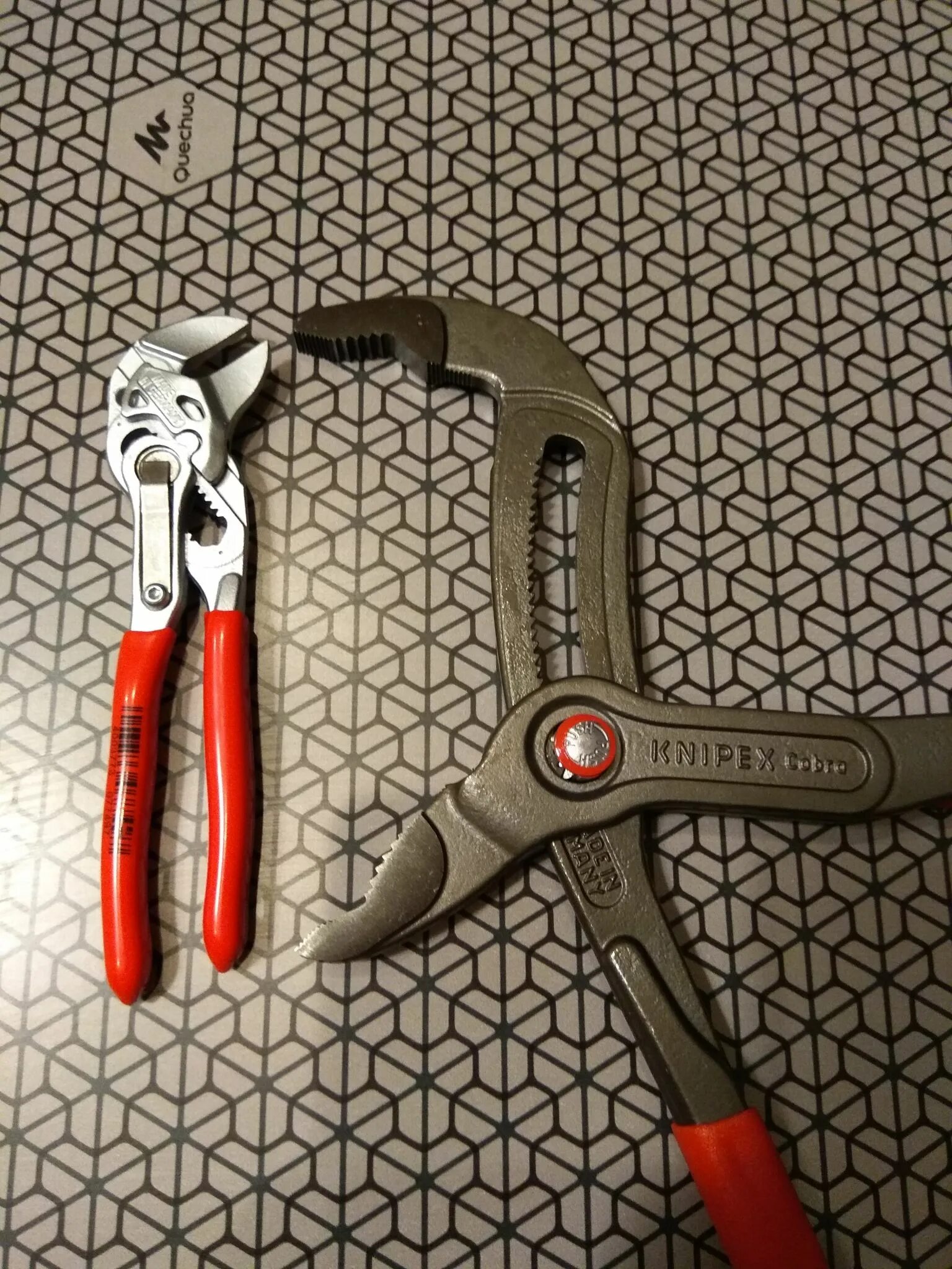 Клещи knipex cobra. Книпекс 8703300. Клещи переставные Knipex. Переставные клещи Knipex Cobra. Клещи 7101200 Knipex.