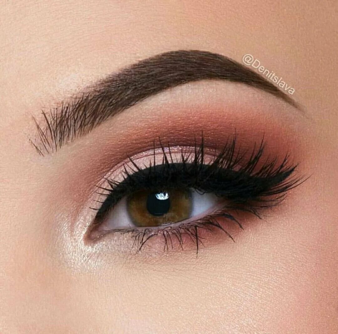 Повседневный макияж для карих. Дневной макияж для карих глаз. Лёгкий макияж для карих глаз. Зеленый макияж для карих глаз. Неброский макияж.