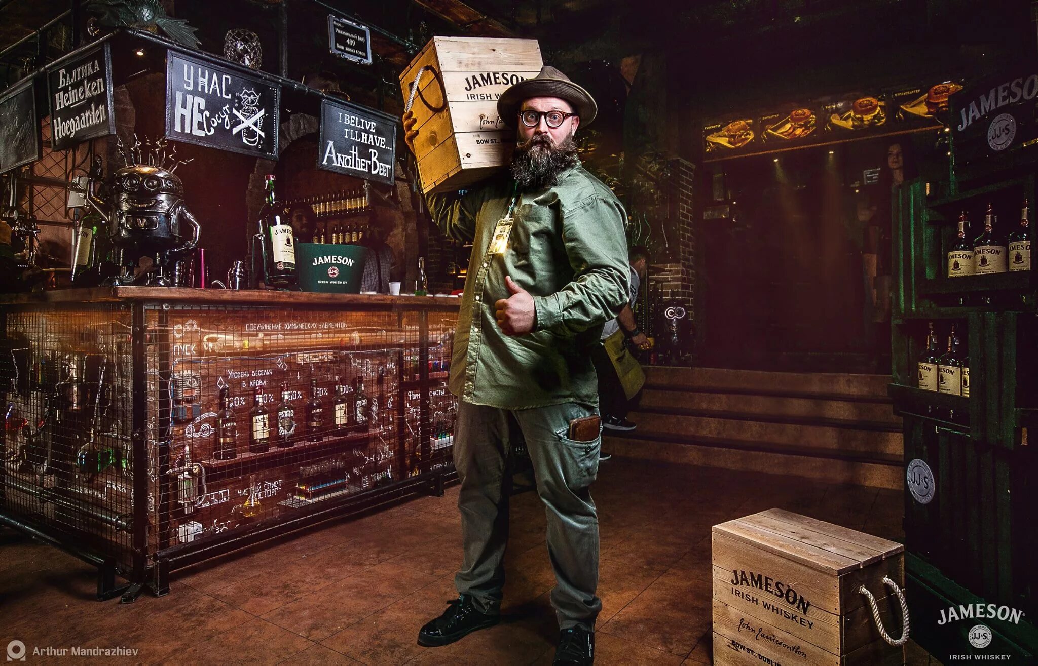 Джеймсон бар. Сергей омельяненко бармен. амбассадор jameson. сергей омельяненко jameson. амбассадор виски джемисон.