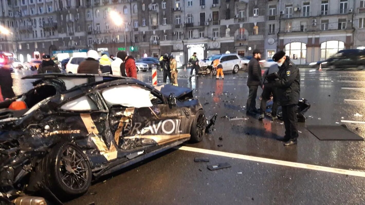 Видео где разбил. Авария на Кутузовском проспекте Саид Губденский. Авария в Москве Саид Губденский. Блогер Саид Губденский авария. Саид гудбедский ДТП на Кутузовском.