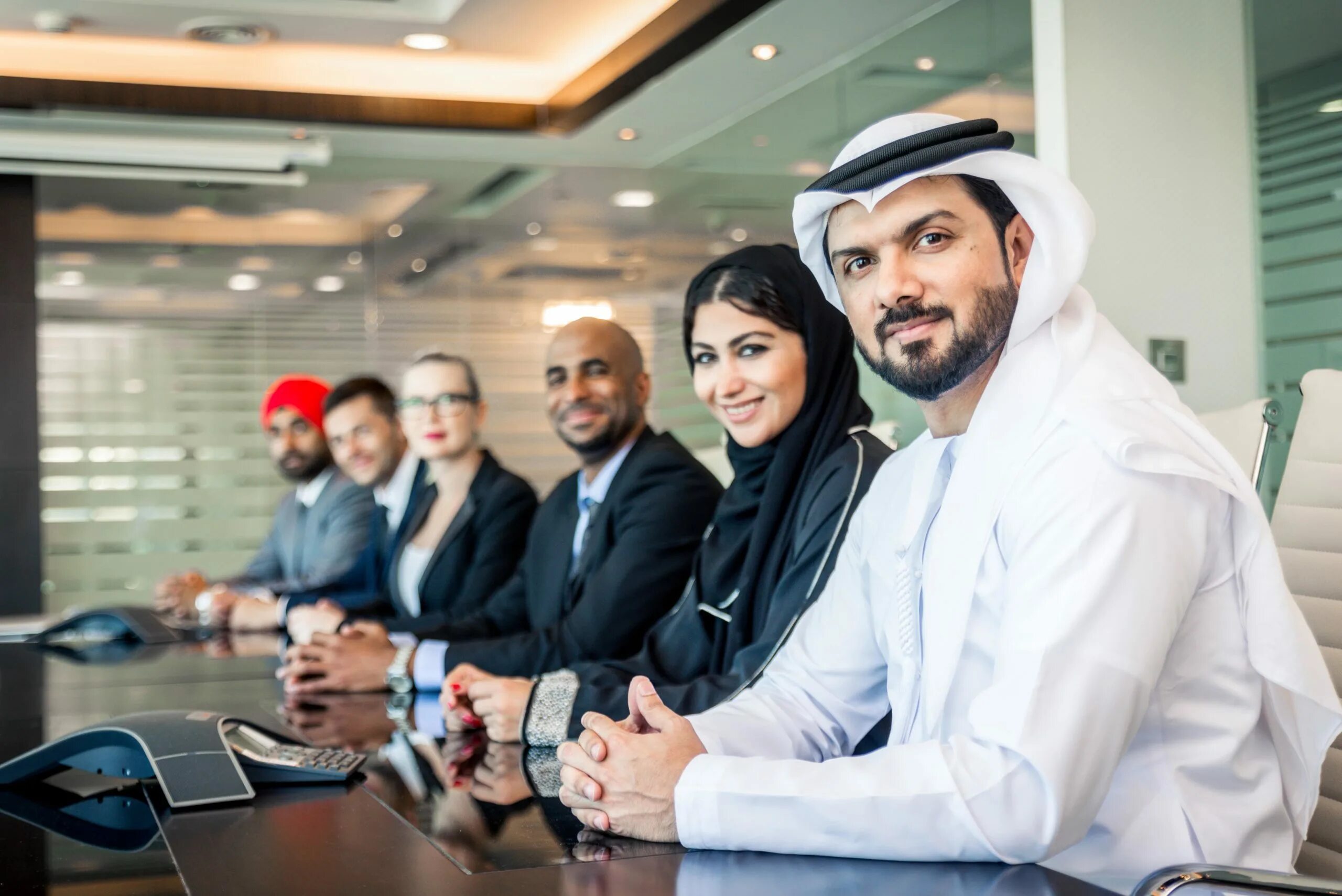 Переговоры восточные. Переговоры с арабами. Женщины и бизнес в ОАЭ. Арабы менеджмент. Деловые переговоры Дубай.
