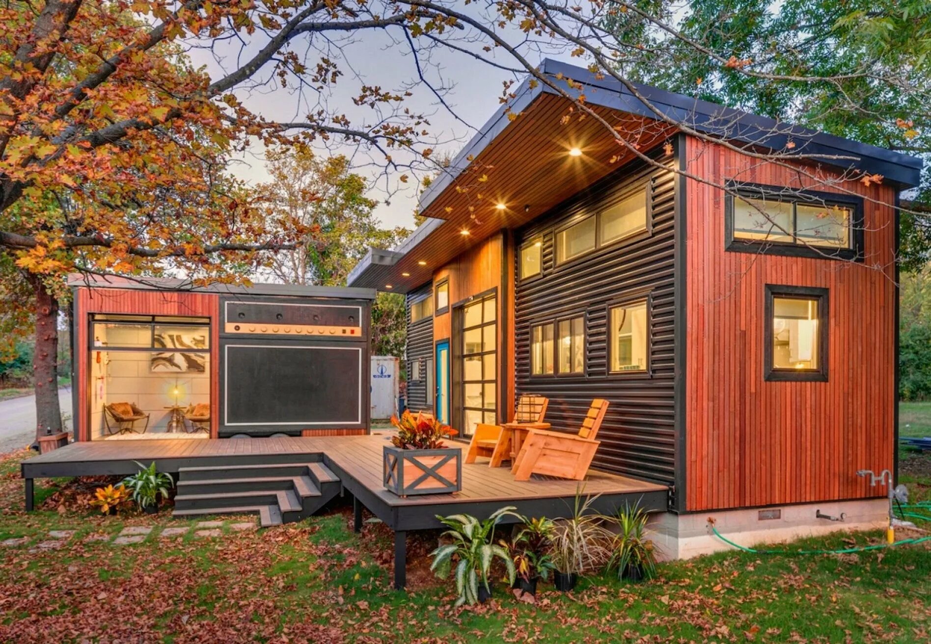 Тини хаус снаружи. Каркасник tiny house. Тини хаус с террасой. Гостевые домики tiny house. Тини хаус.