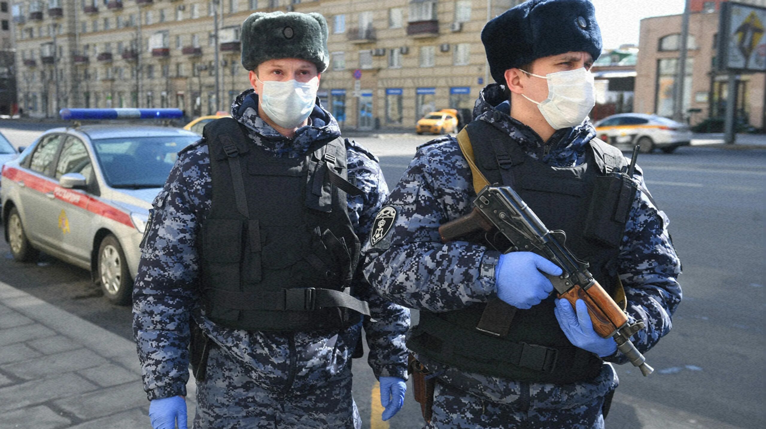 Проверка омона. Росгвардия патруль Москва. Полиция с автоматом. Полицейский России. Полицейский в маске.