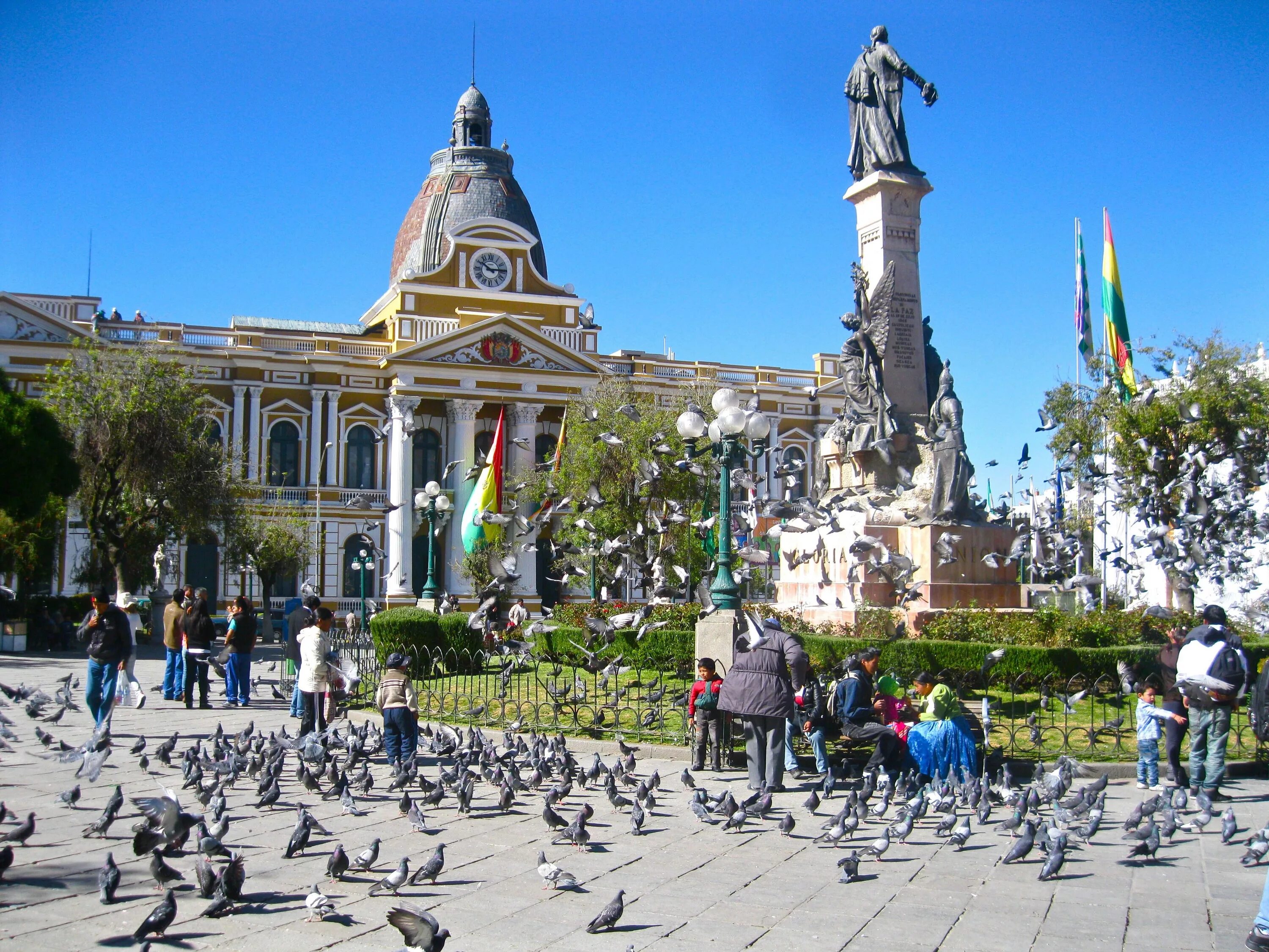 Пасет город. Ла пас площадь Мурильо. Центральная площадь Пласа Мурильо. Боливия столица ла-пас. La Paz Bolivia достопримечательности.