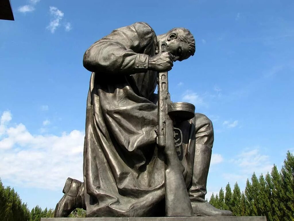 Памятник про великую отечественную войну