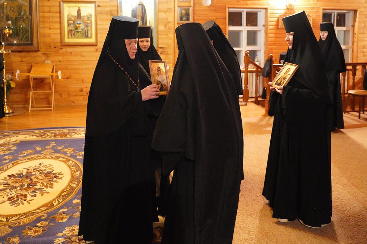 Насельницы дивеевского монастыря. Монахинь дивеевского монастыря. Игуменья монахиня монастырь дивеево. Игуменья монахиня монастырь дивеево. Монахинь дивеевского монастыря.