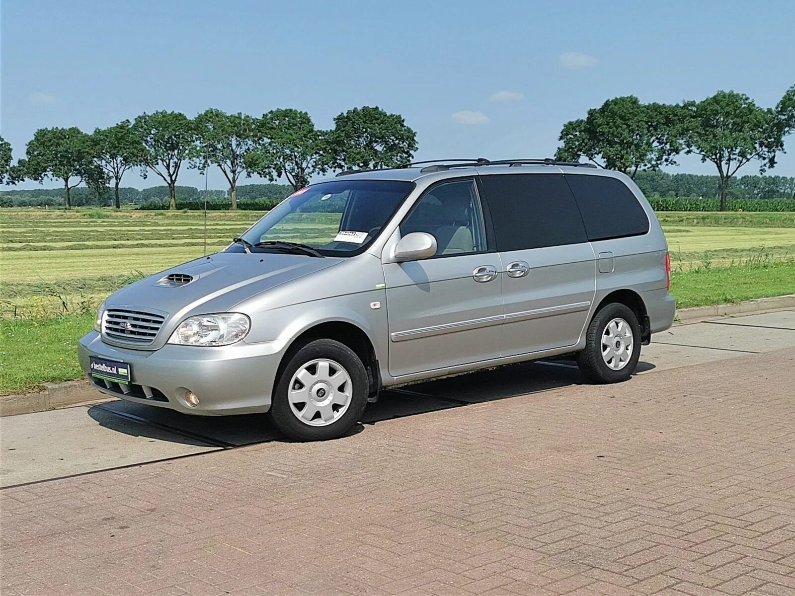 Карнивал полный привод. Kia Carnival 2. Kia Carnival 2005. Kia Carnival 2.9. Kia Carnival 2003.