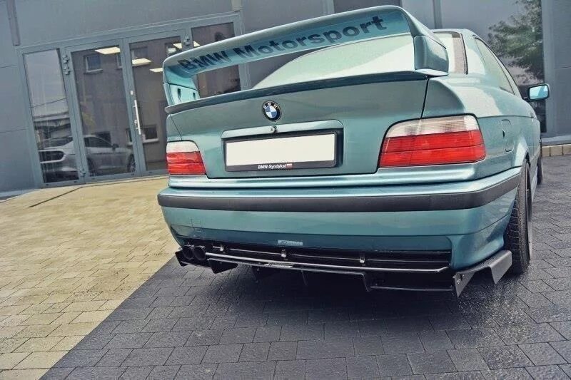 Задний бампер е36. Задний диффузор bmw e36. задний диффузор на бмв е36. задний бампер бмв е36. bmw e36 диффузор заднего бампера.
