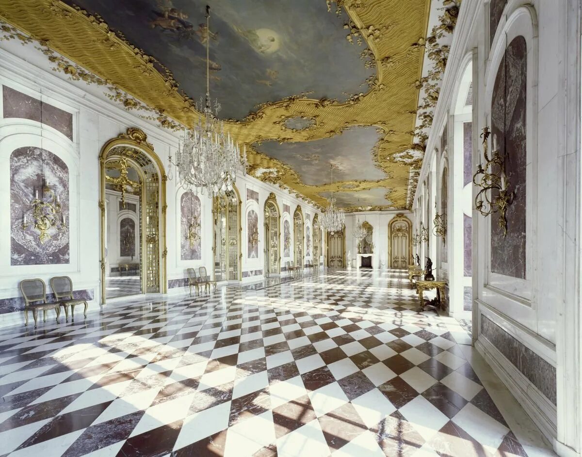 Новый дворец в Потсдаме. Новый дворец в Потсдаме внутри. Дворец Шарлоттенбург белый зал. Зеркальный зал Шарлоттенбург.