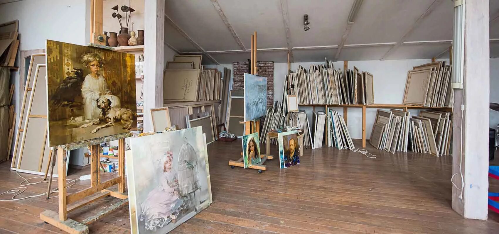 Художественная мастерская «мастерская виктора беляева». Борис мессерер мастерская на поварской. В мастерской художника. Мастерские художников. Музей квартира петра кончаловского.