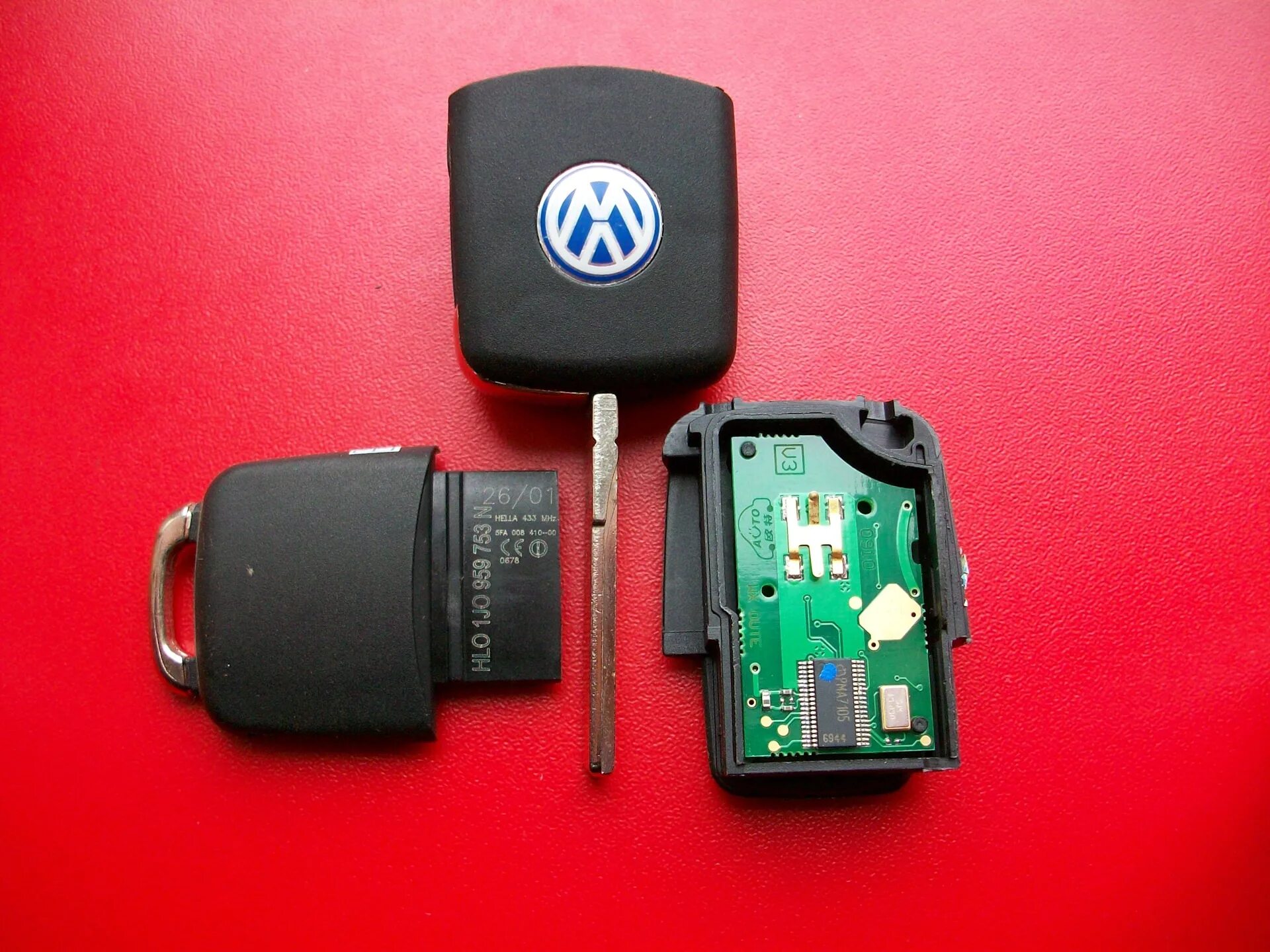 Разбор б6. Плата ключа Volkswagen Passat b6. Ключ Фольксваген Пассат б6. Ключ зажигания Пассат б6. Батарейка в ключ Пассат б6.