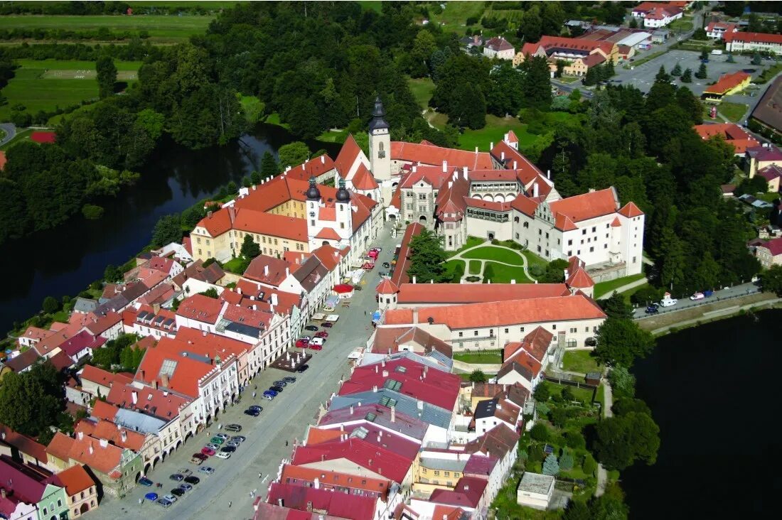 Оломоуц чехия население. Чеш. Замок розенберг чехия. Город бржецлав улицы. Голашовице.