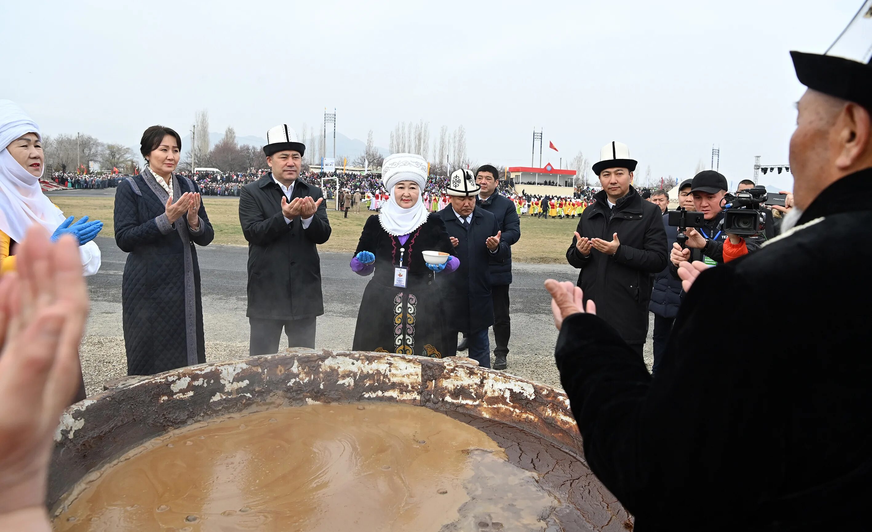 Нооруз в кыргызстане. Нооруз в Кыргызстане 2022. Нооруз в Кыргызстане сумолок. Празднование Нооруза Кыргызстан.