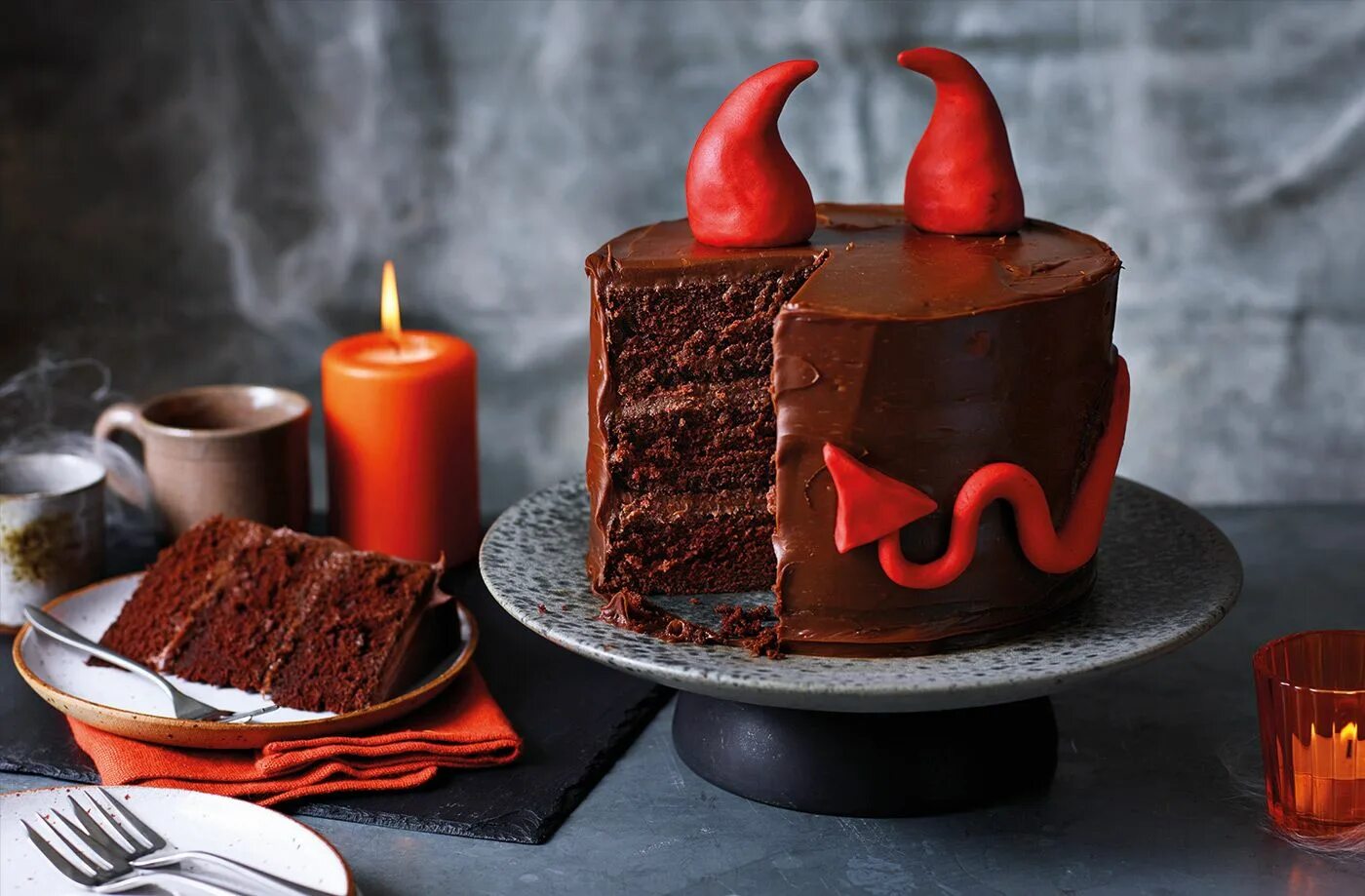 S cake. Торт &quot;пища дьявола&quot; (devil&#039;s food cake). торт «пища дьявола» (сша). шоколадный торт. торт с дьяволом.