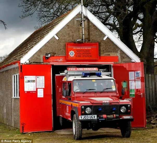 Пожары в пожарных депо. Пожарное депо Fire Stations. Маленькие пожарные машины. Пожарная станция настоящая. Пожарный участок.