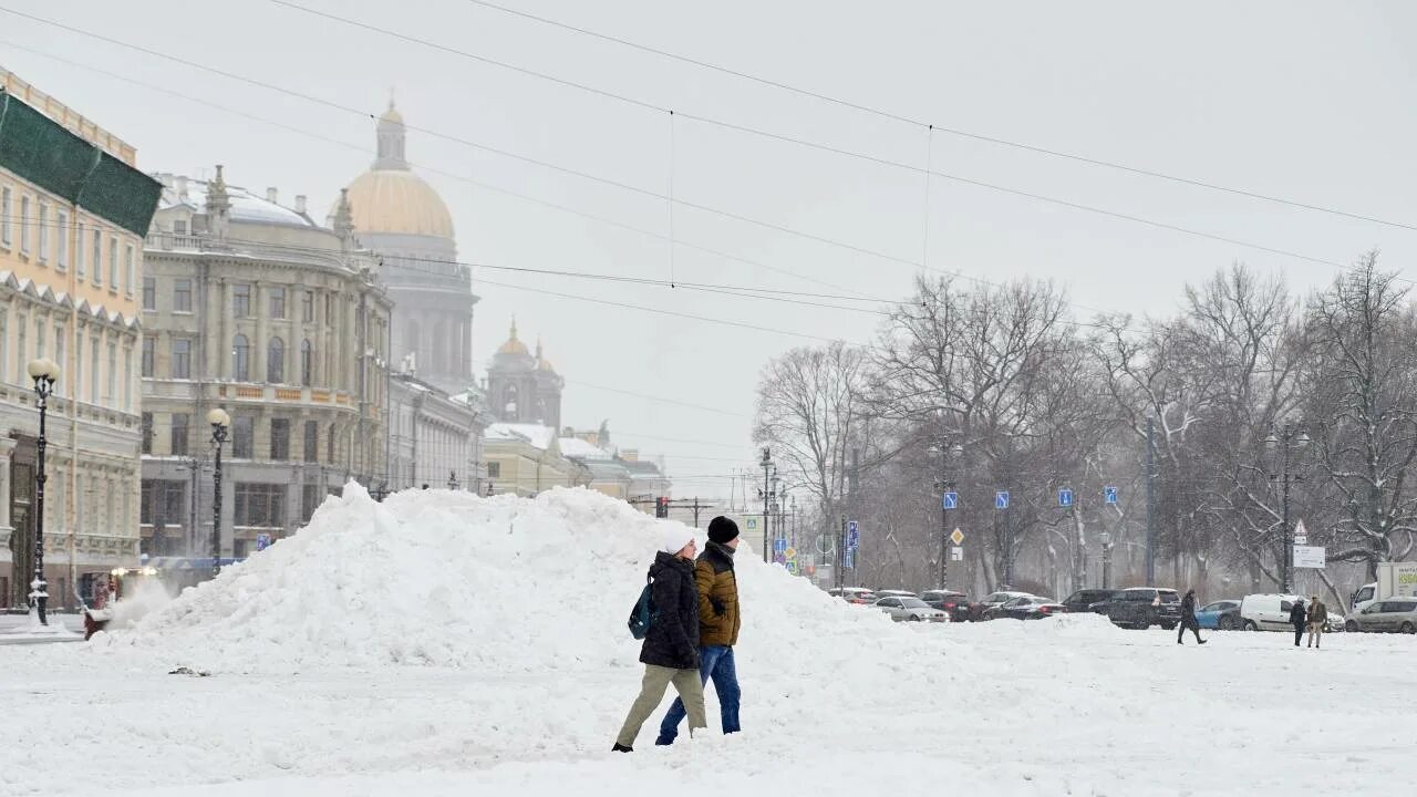 Спб в декабре. Санкт-Петербург снег. Петербург в декабре. Питер зимой снег. Снег в Питере сейчас.