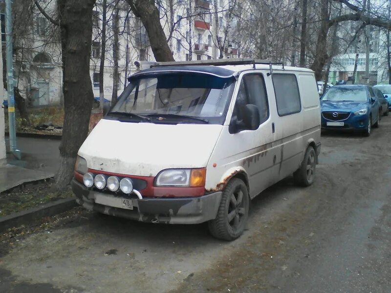 Форд Транзит 96 года с противотуманками. Ford Transit 2.5. Форд Транзит 97 года. Ford Transit 1995.