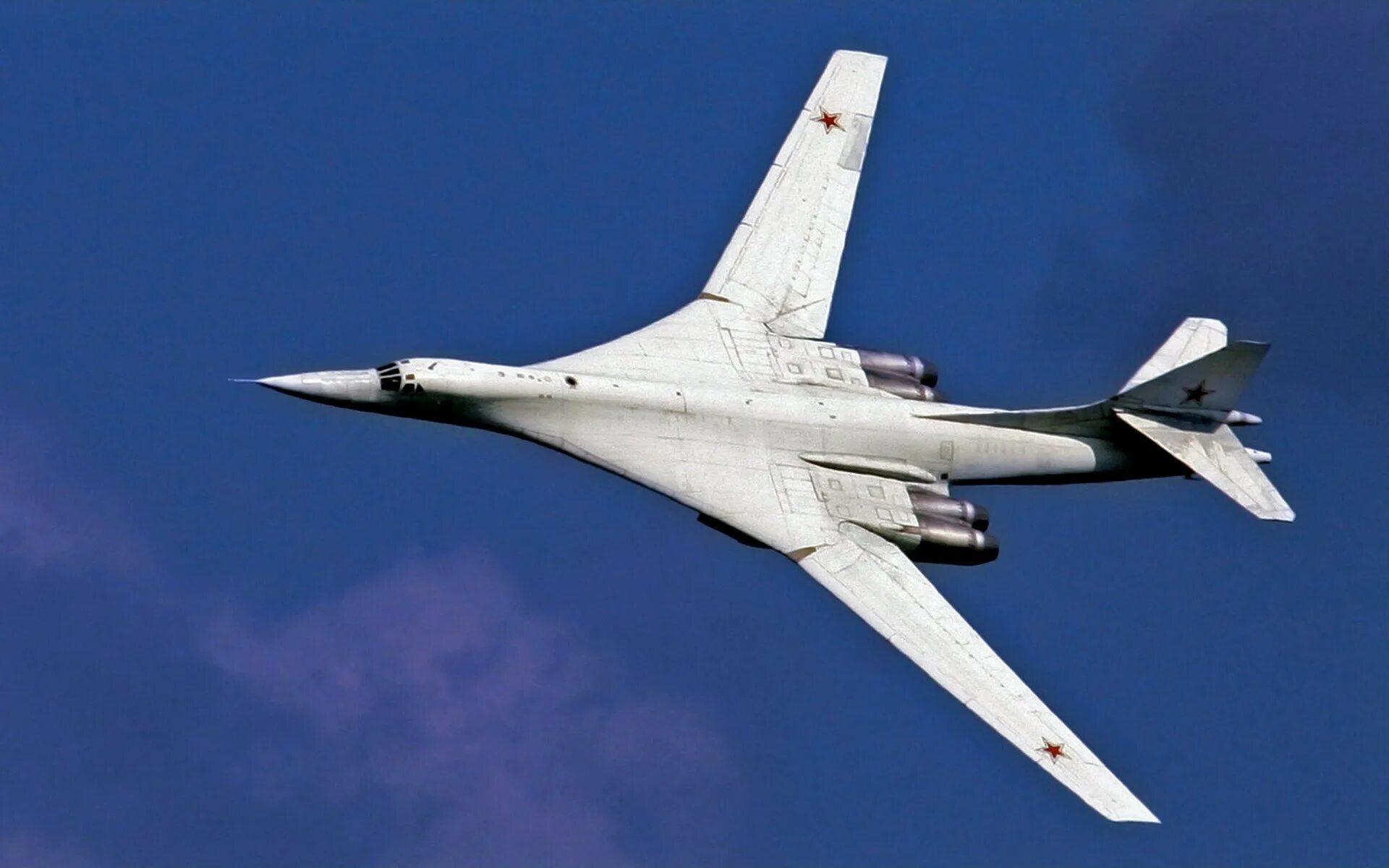 Скорость самолета лебедь. Бомбардировщик белый лебедь ту 160. Ту-160м белый лебедь. Ту-160 сверхзвуковой самолёт белый лебедь. Стратегический бомбардировщик России ту 160.